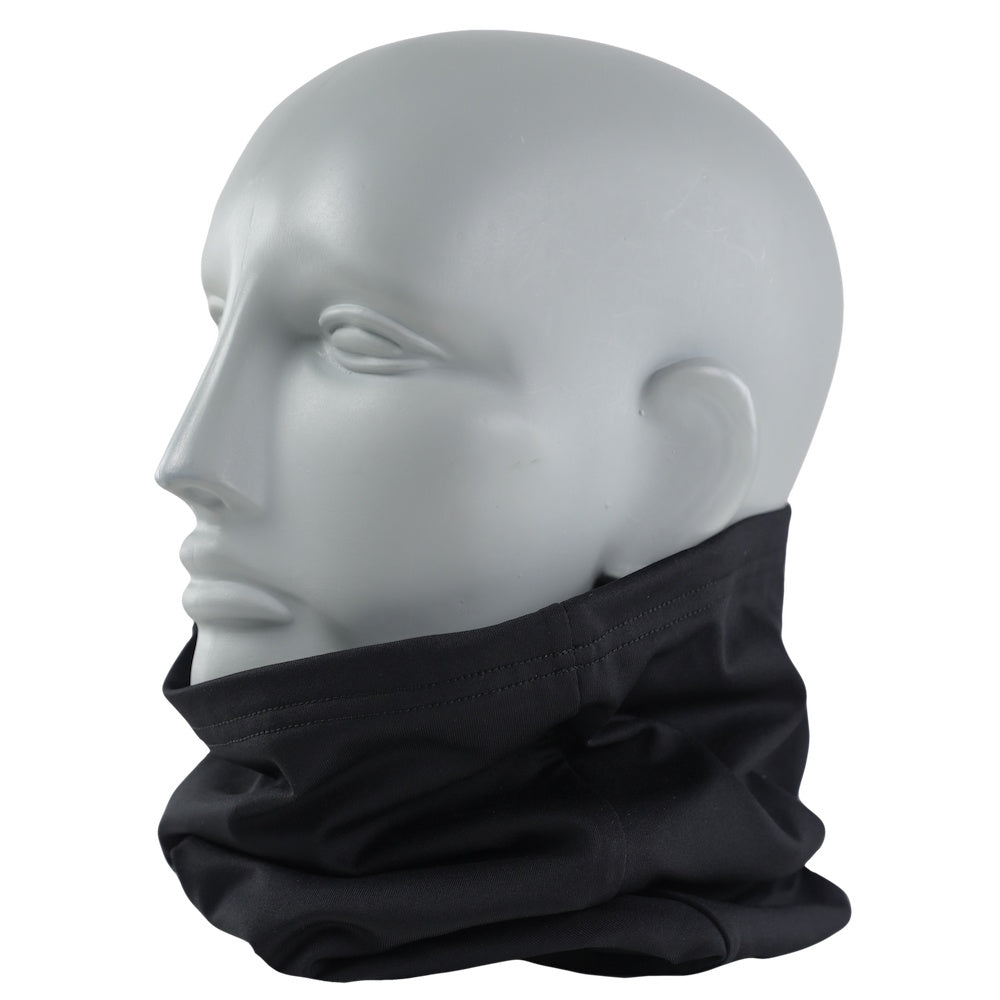 Cache-cou Dynamax Neck-Up noir porté autour du cou avec le visage dégagé