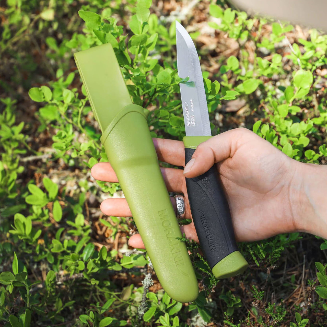 COUTEAU UTILITAIRE MORAKNIV COMPANION VERT OLIVE ACIER INOXYDABLE - COUTEAUX ET OUTILS - COUTEAUX À LAME FIXE