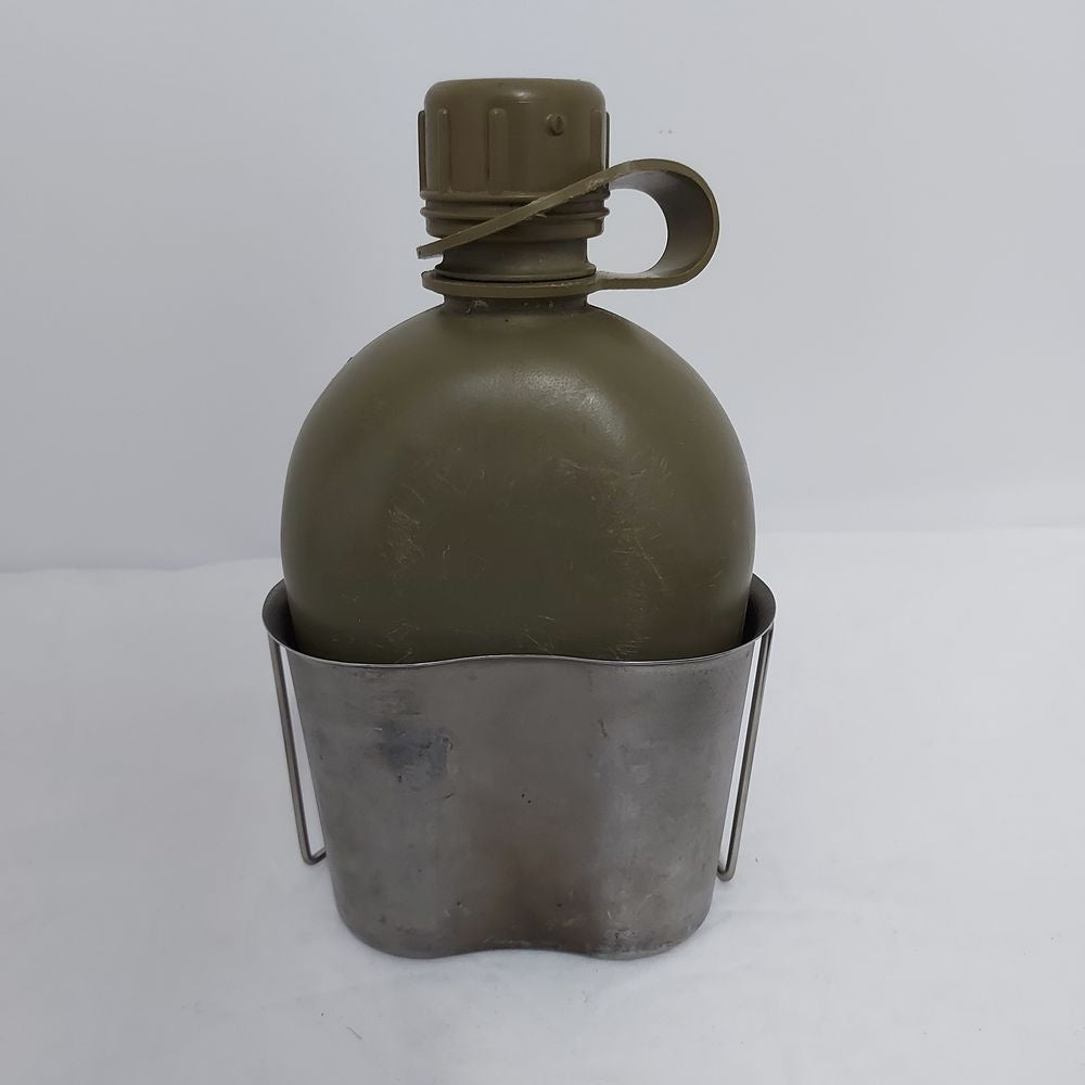ENSEMBLE GOURDE ET GAMELLE ARMÉE CANADIENNE
