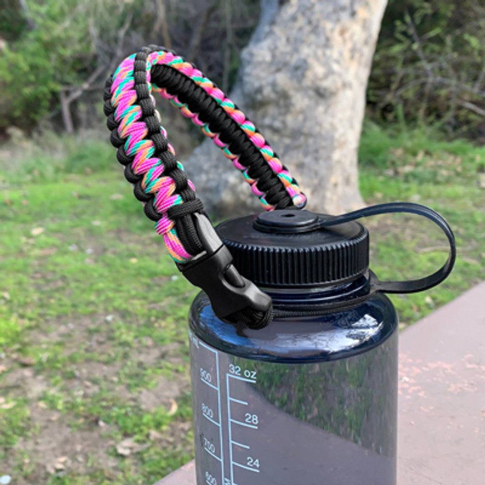 POIGNÉE EN PARACORDE POUR BOUTEILLE D’EAU NALGENE À GRAND GOULOT