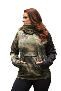 Hoodie à couette camo Poule des Bois pour femme, vue de face avec poche avant