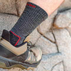BAS DE RANDONNÉE MÉRINOS TRAIL VERT ET ROUGE - VÊTEMENTS - BAS