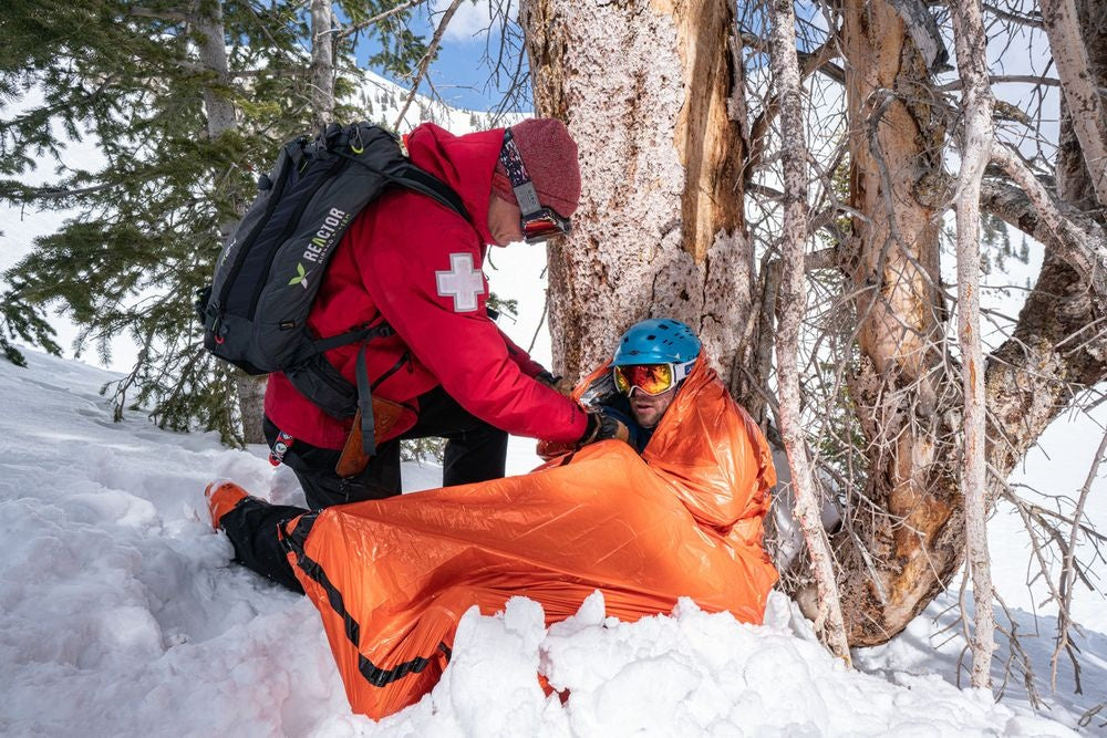 BIVOUAC D'URGENCE AVEC SIFFLET ET CORDON ALLUME-FEU