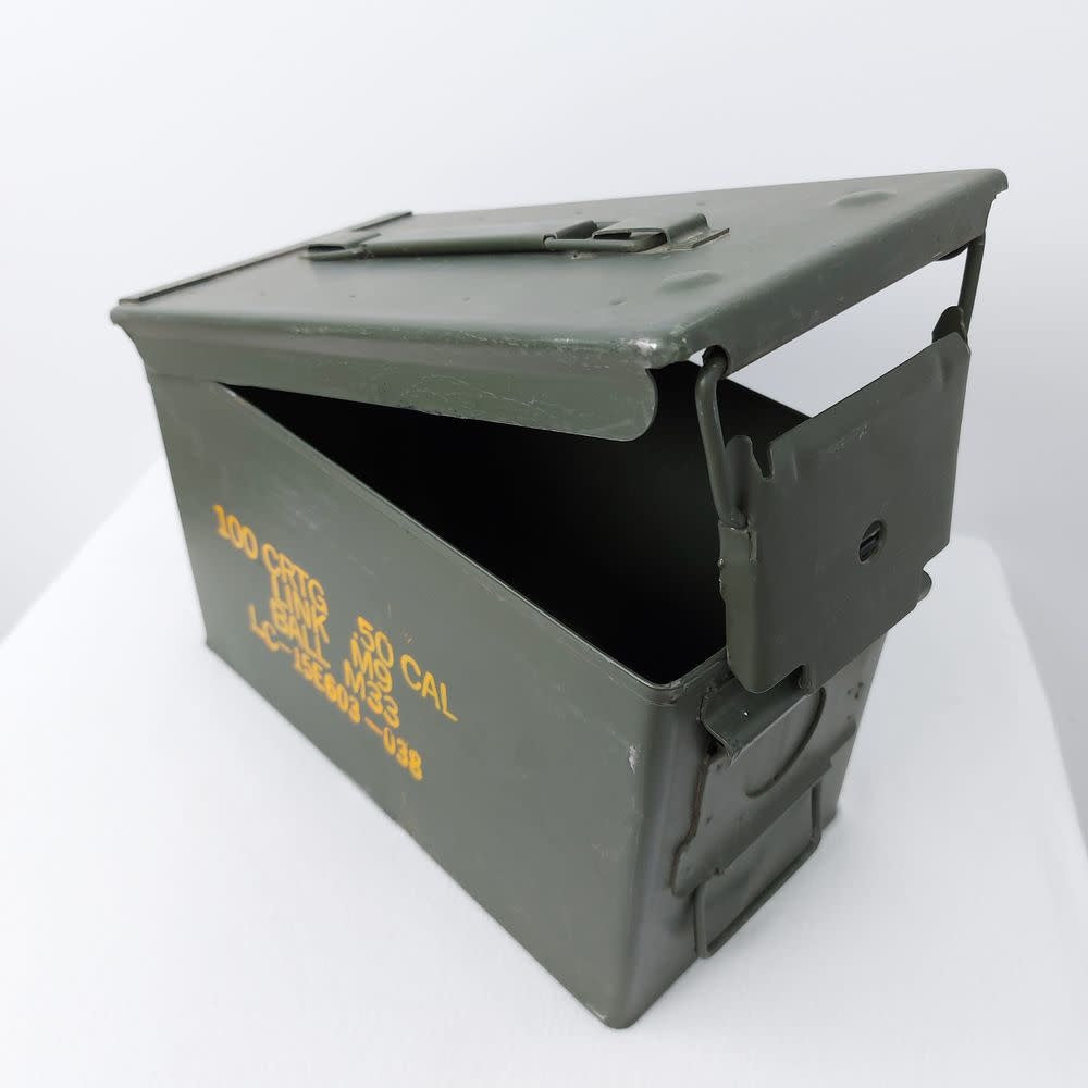 BOÎTE DE MUNITIONS EN MÉTAL CALIBRE .50 (VIDE)