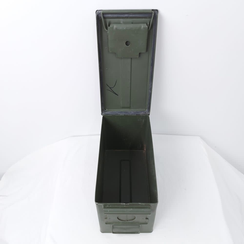 BOÎTE DE MUNITIONS EN MÉTAL CALIBRE .50 (VIDE)