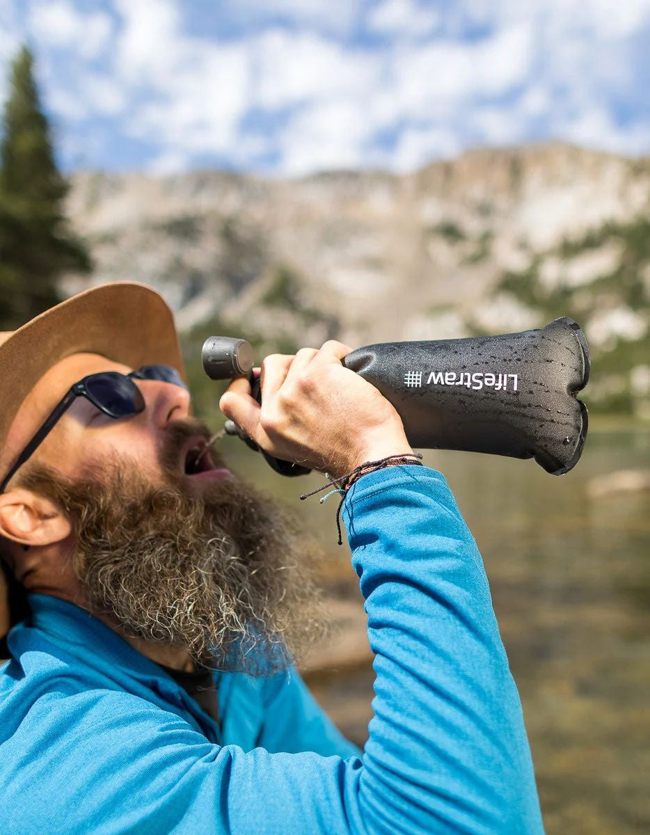 BOUTEILLE FLEXIBLE AVEC FILTRE INTÉGRÉ LIFESTRAW