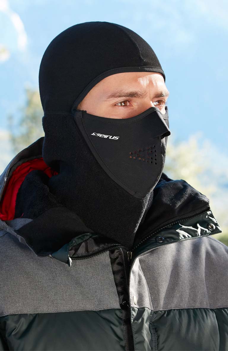 Cagoule MagneMask Combo TNT portée avec le masque magnétique relevé