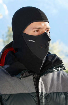 Cagoule MagneMask Combo TNT portée avec le masque magnétique relevé