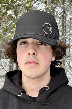 CASQUETTE NOIR LOGO GRIS NORTH BACKCOUNTRY - VÊTEMENTS - CASQUETTES