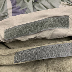 COMBO SAC DE COUCHAGE CAMO ET COUVERTURE DE POLAR KAKI - PLEIN AIR CAMPING ET SURVIE - SACS DE COUCHAGE