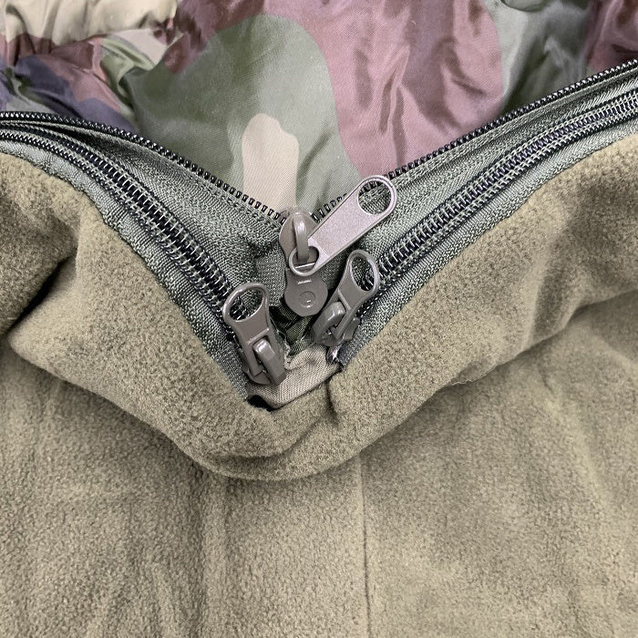 COMBO SAC DE COUCHAGE CAMO ET COUVERTURE DE POLAR KAKI