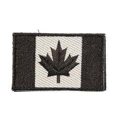 ÉCUSSON DRAPEAU CANADIEN 3.25’’ PAR 2’’ - NOIR - ÉQUIPEMENT TACTIQUE - ÉCUSSONS ET INSIGNES