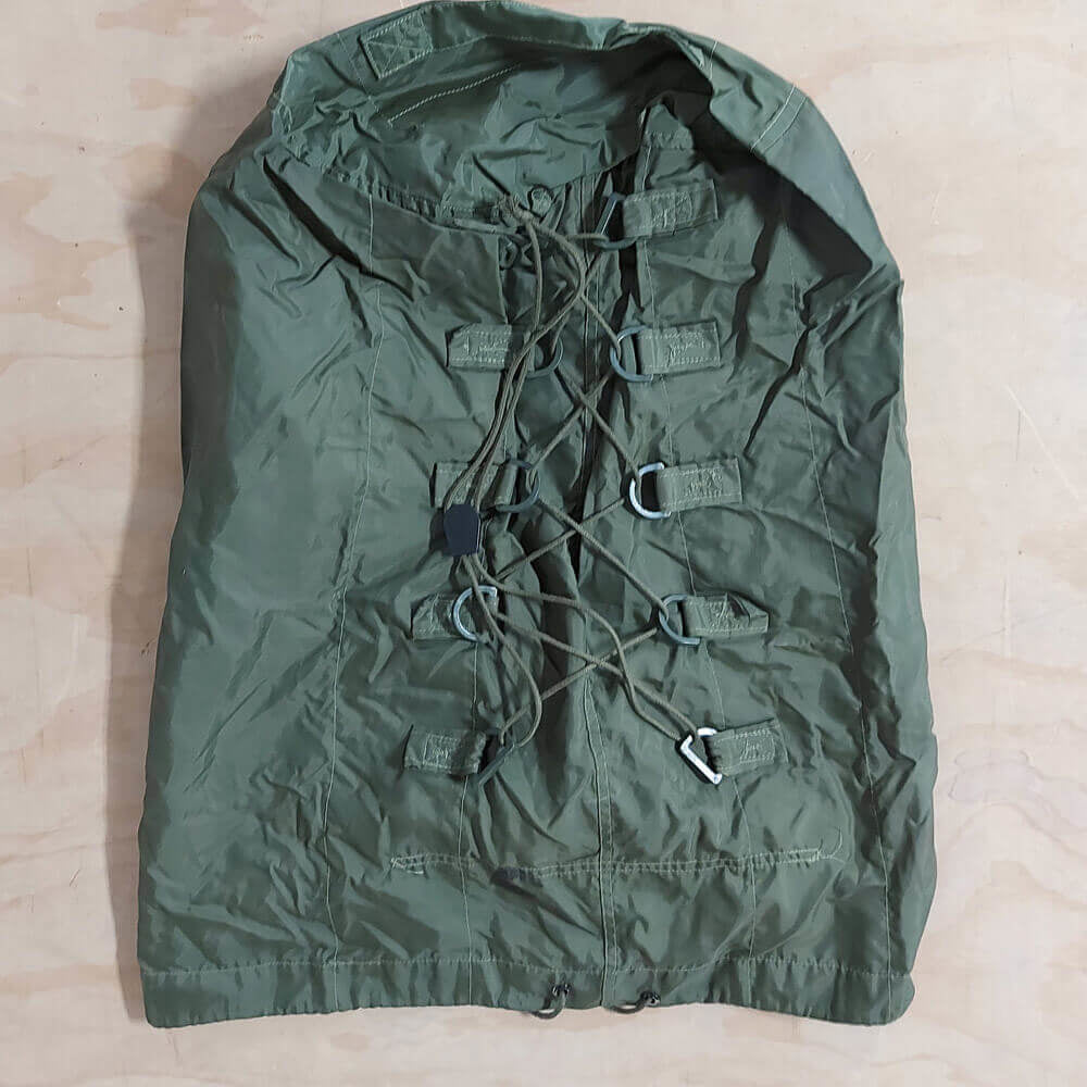 ENSEMBLE DE SACS DE COUCHAGE ARMÉE CANADIENNE - AUTHENTIQUE