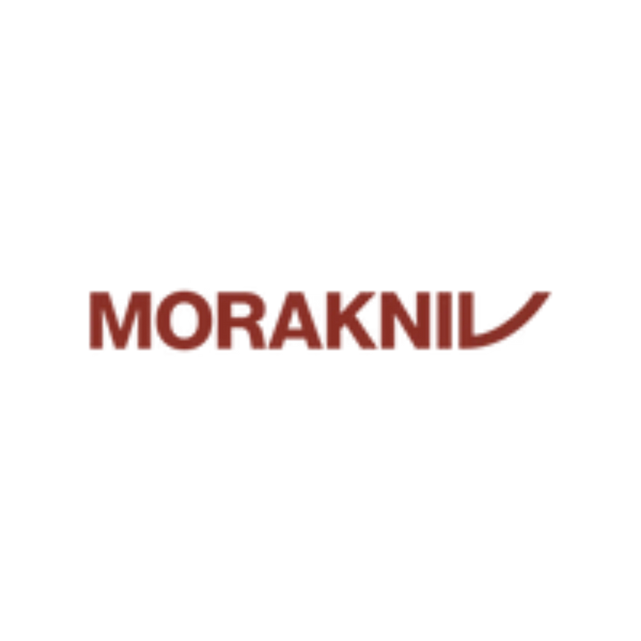 Logo « moraknil » rouge avec un design stylisé.
