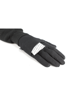 Poche sur le dos du sous-gant Thermax Heat Pocket illustrée avec une chaufferette